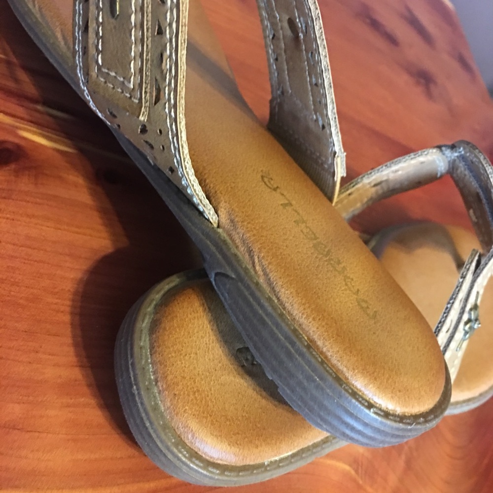 ☀️ Tan Sandals ☀️ - Picture 3 of 4